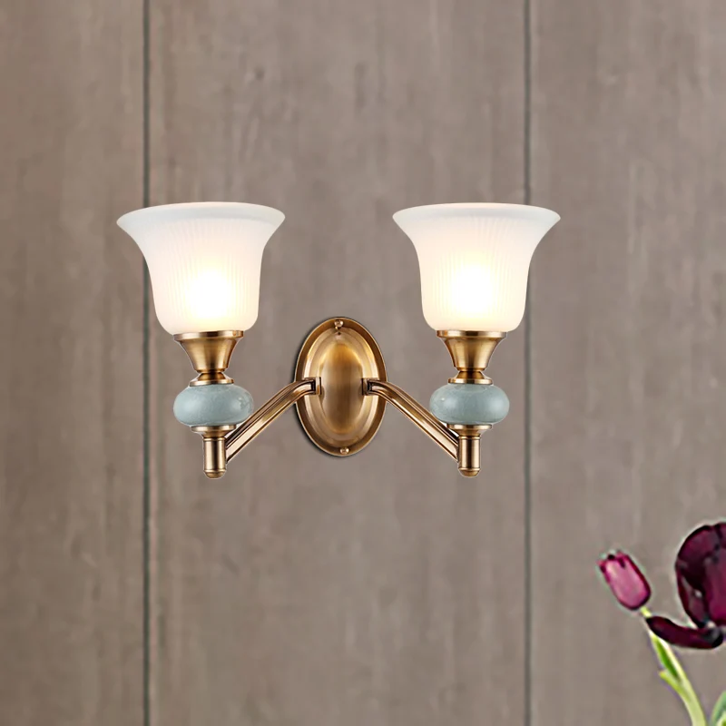 Energiezuinige LED 1/2-kops wandverlichtingsarmatuur met belkap, matglas, klassiek slaapkamerwandlamp messing