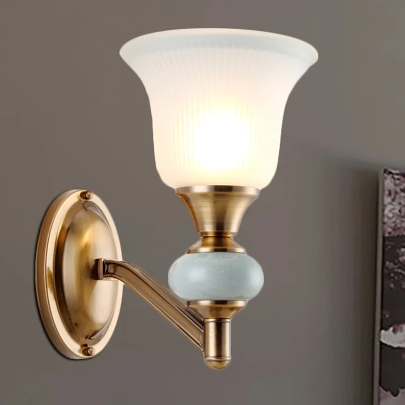 Energiezuinige LED 1/2-kops wandverlichtingsarmatuur met belkap, matglas, klassiek slaapkamerwandlamp messing