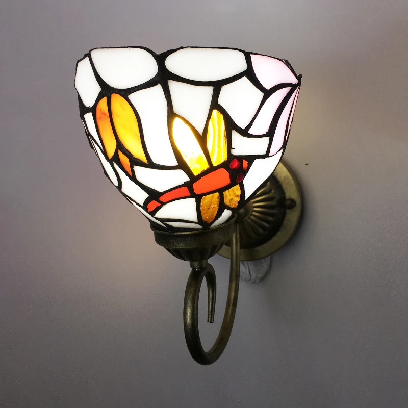 Metalen messing wandkandelaar met gedraaide arm 1-lichts Tiffany wandhanglamp met geometrische geslepen glazen kap - Incl....