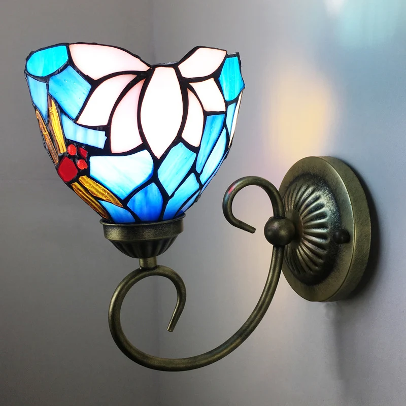 Metalen messing wandkandelaar met gedraaide arm 1-lichts Tiffany wandhanglamp met geometrische geslepen glazen kap - Incl....