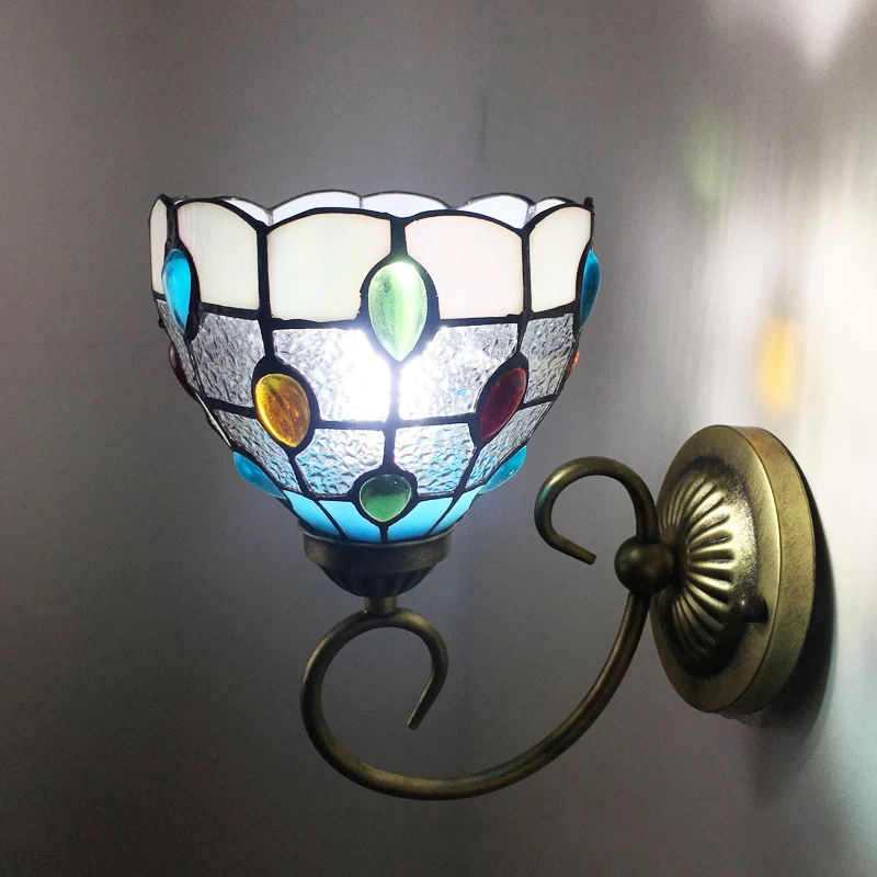Metalen messing wandkandelaar met gedraaide arm 1-lichts Tiffany wandhanglamp met geometrische geslepen glazen kap - Incl....